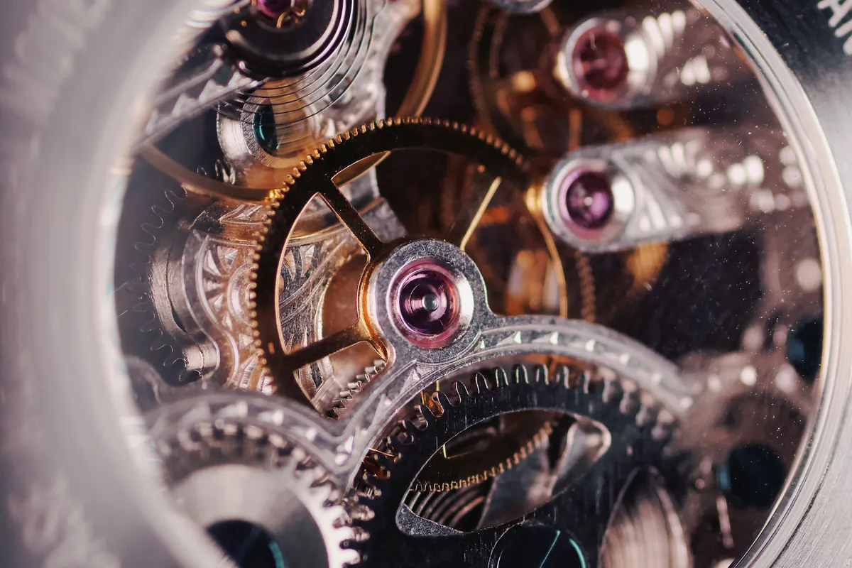 Macro-opname van de tandwielen in een horloge-uurwerk